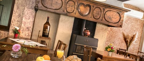 Daily continental breakfast (EUR 7.50 per person)