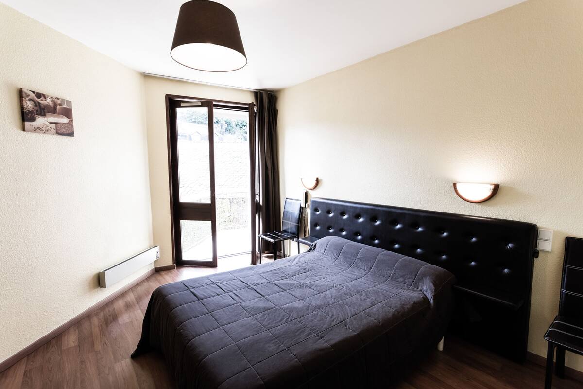 1 Schlafzimmer, Schreibtisch, Verdunkelungsvorhänge