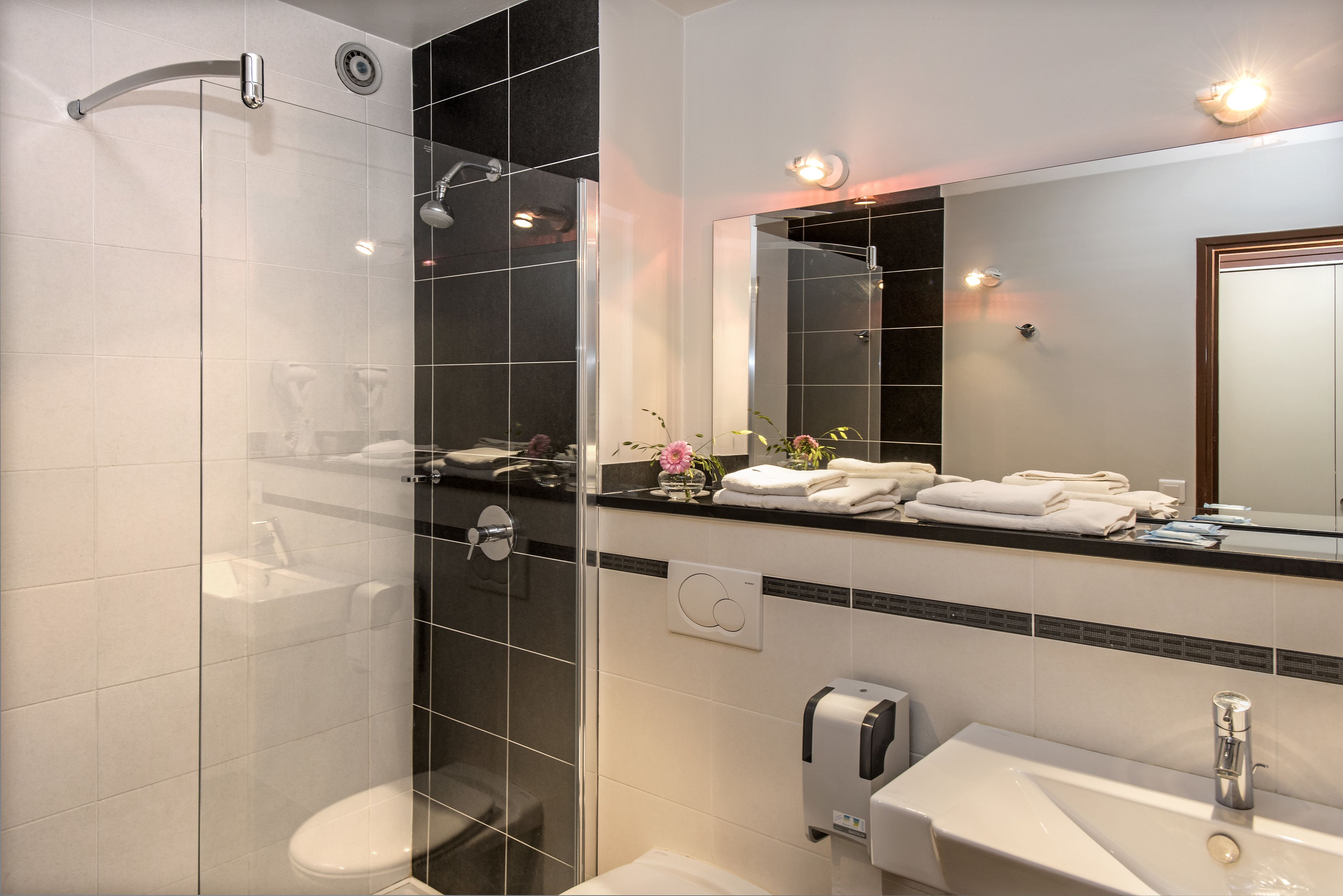 single room | bathroom | free toiletries, hair dryer, towels
