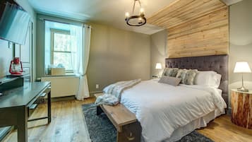 Classic Room, 1 Queen Bed | Down duvets, pillow-top beds, in-room safe, blackout curtains