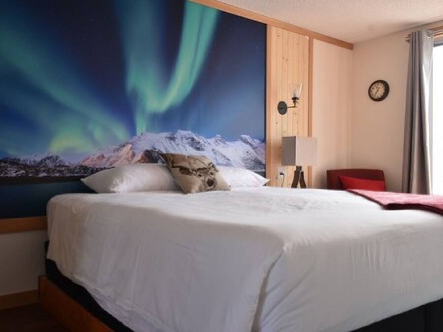 Three Sisters King Supreme (No Pets/No Ac)