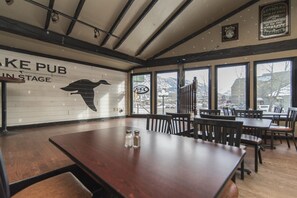 Lunch and dinner served - The Drake Inn (Canmore)