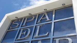 A building facade with large, metallic letters spelling "SPA DEL MAR". - Del Mar Hotel & Spa (El Puerto de Santa Maria)