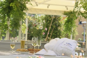 Frühstück, Mittagessen und Abendessen