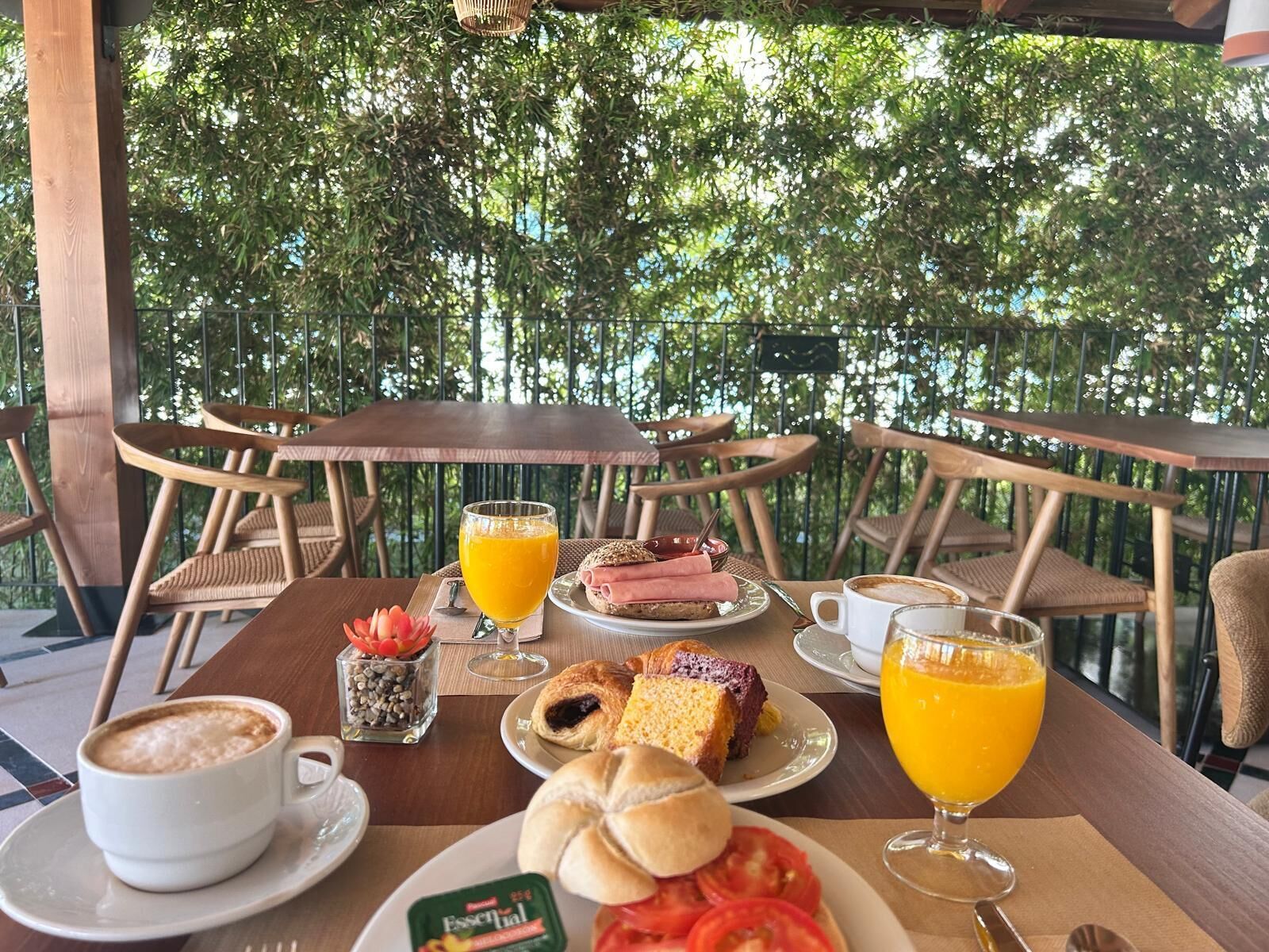 Daily buffet breakfast for a fee