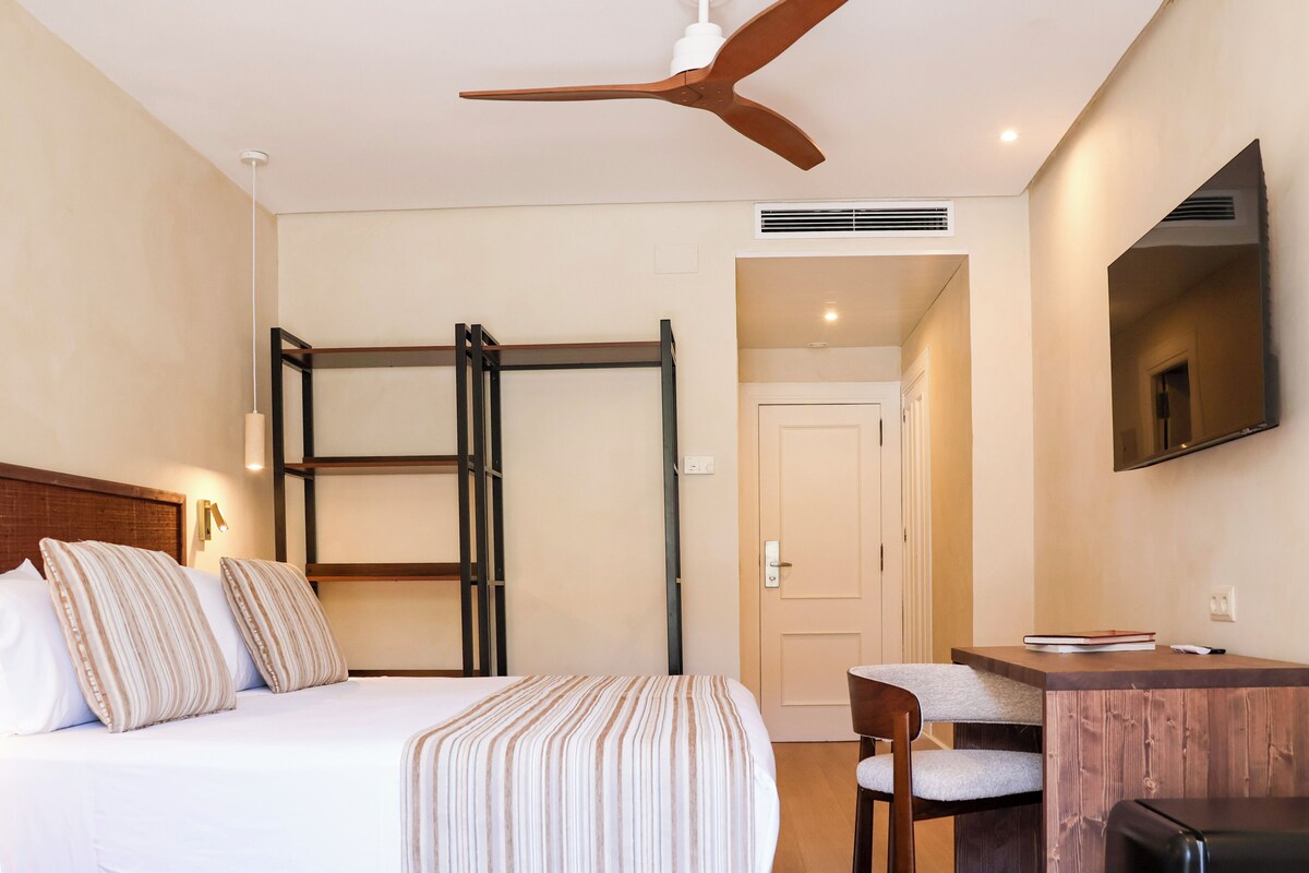Double Room with Terrace | Sábanas de algodón egipcio, minibar, caja fuerte y escritorio