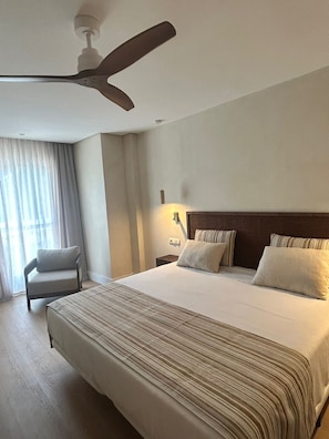 Egyptian cotton sheets, minibar, in-room safe, desk - Del Mar Hotel & Spa (El Puerto de Santa Maria)