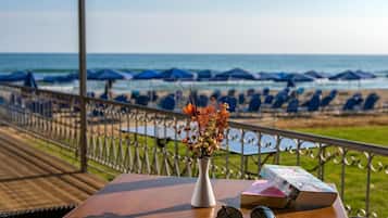Breakfast, lunch, dinner served; Greek cuisine