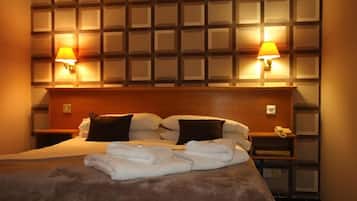 Doppelzimmer | Schreibtisch, Bügeleisen/Bügelbrett, Reisekinderbett, kostenloses WLAN