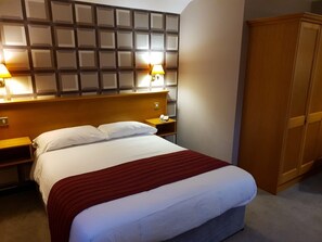 Habitación doble Deluxe, 1 cama King size, para no fumadores | Escritorio, tabla de planchar con plancha, cuna de viaje y wifi gratis 