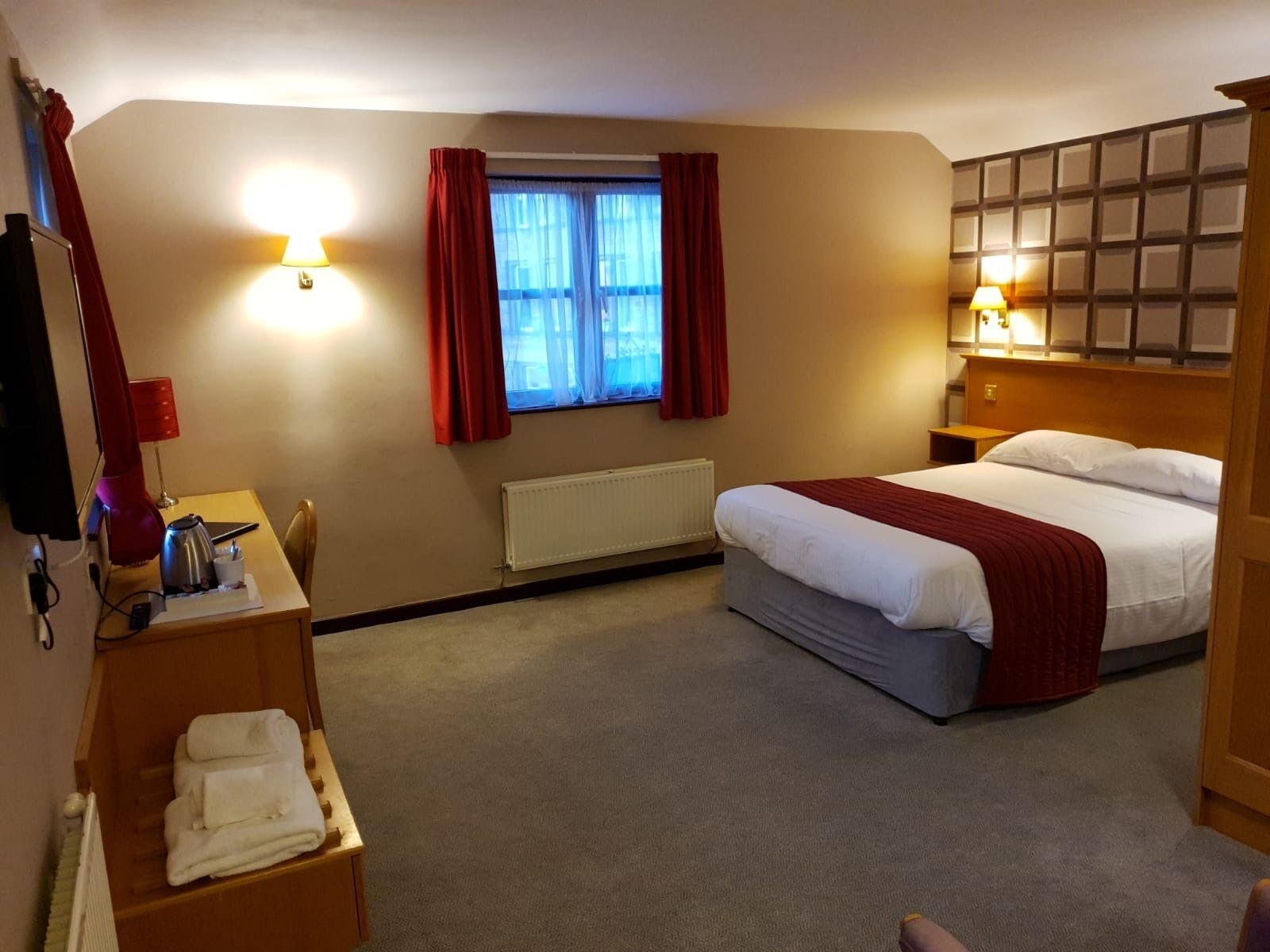 deluxe double room, 1 king bed, non smoking | desk, iron/ironing board, travel cot, free wifi