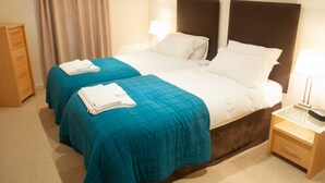 Apartment, 3 Bedrooms | Premium bedding, iron/ironing board, cots/infant beds, rollaway beds - Clarendon House And Gardens (Richmond)