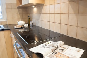 Apartment, 3 Bedrooms | Private kitchen - Clarendon House And Gardens (Richmond)