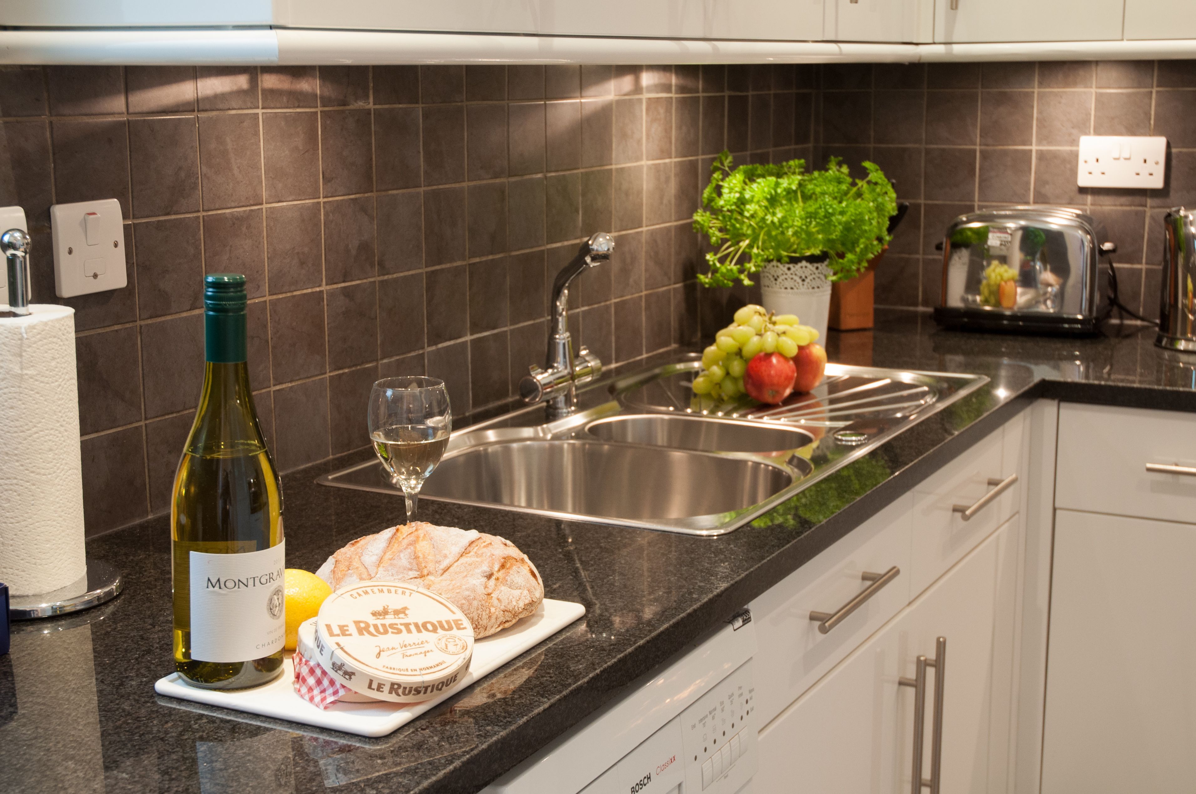 Apartment, 1 Bedroom | Private kitchen | Fridge, microwave, oven, stovetop
