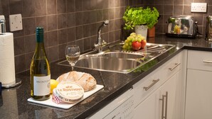 Apartment, 1 Bedroom | Private kitchen | Coffee/tea maker, fridge, microwave, oven - Clarendon House And Gardens (Richmond)