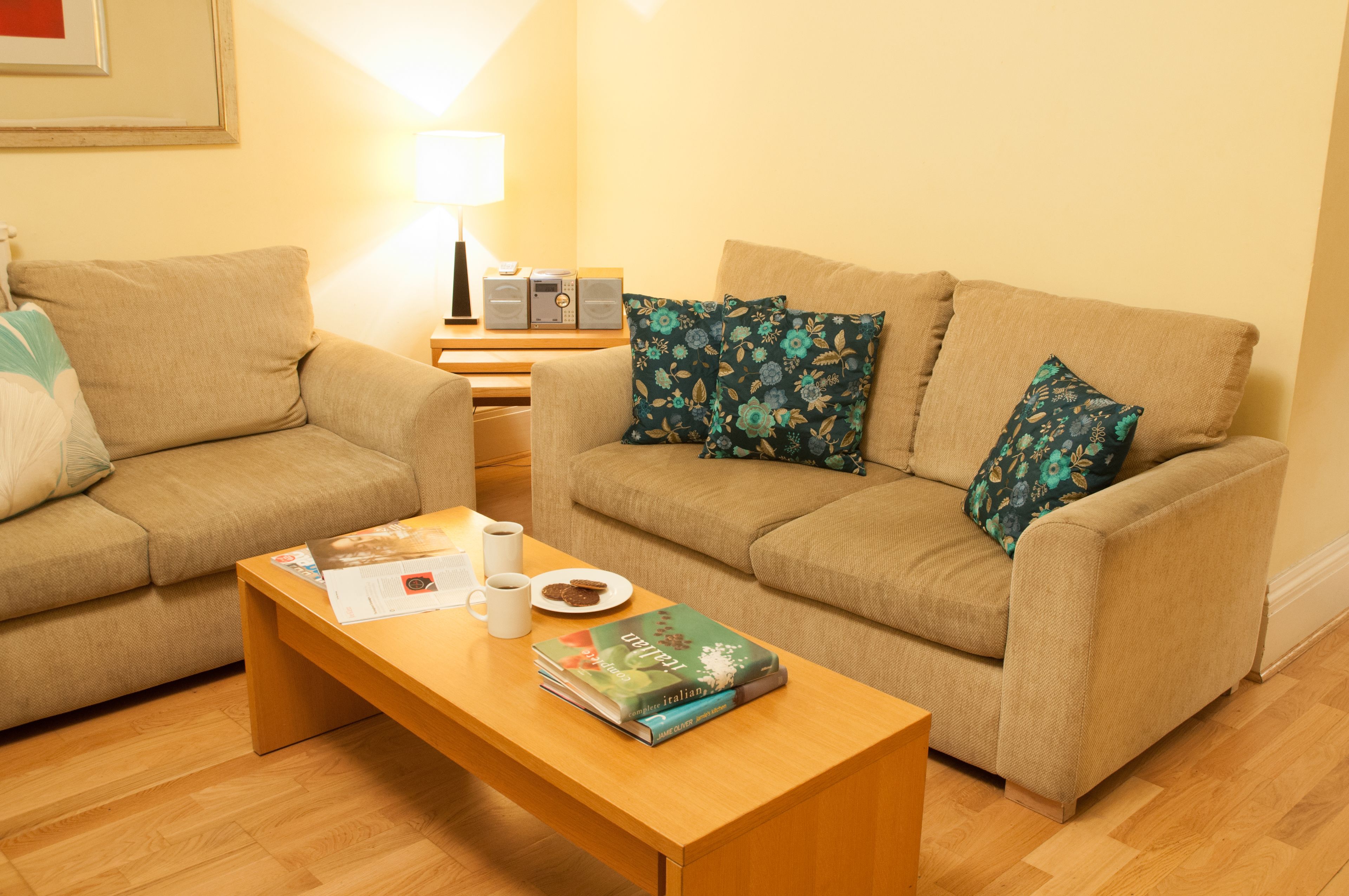 Apartment, 2 Bedrooms | Living area