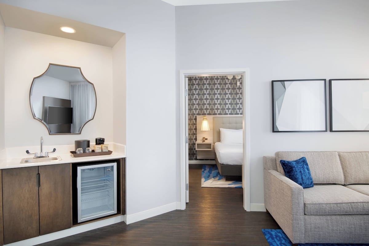1 bedroom, premium bedding, in-room safe, desk