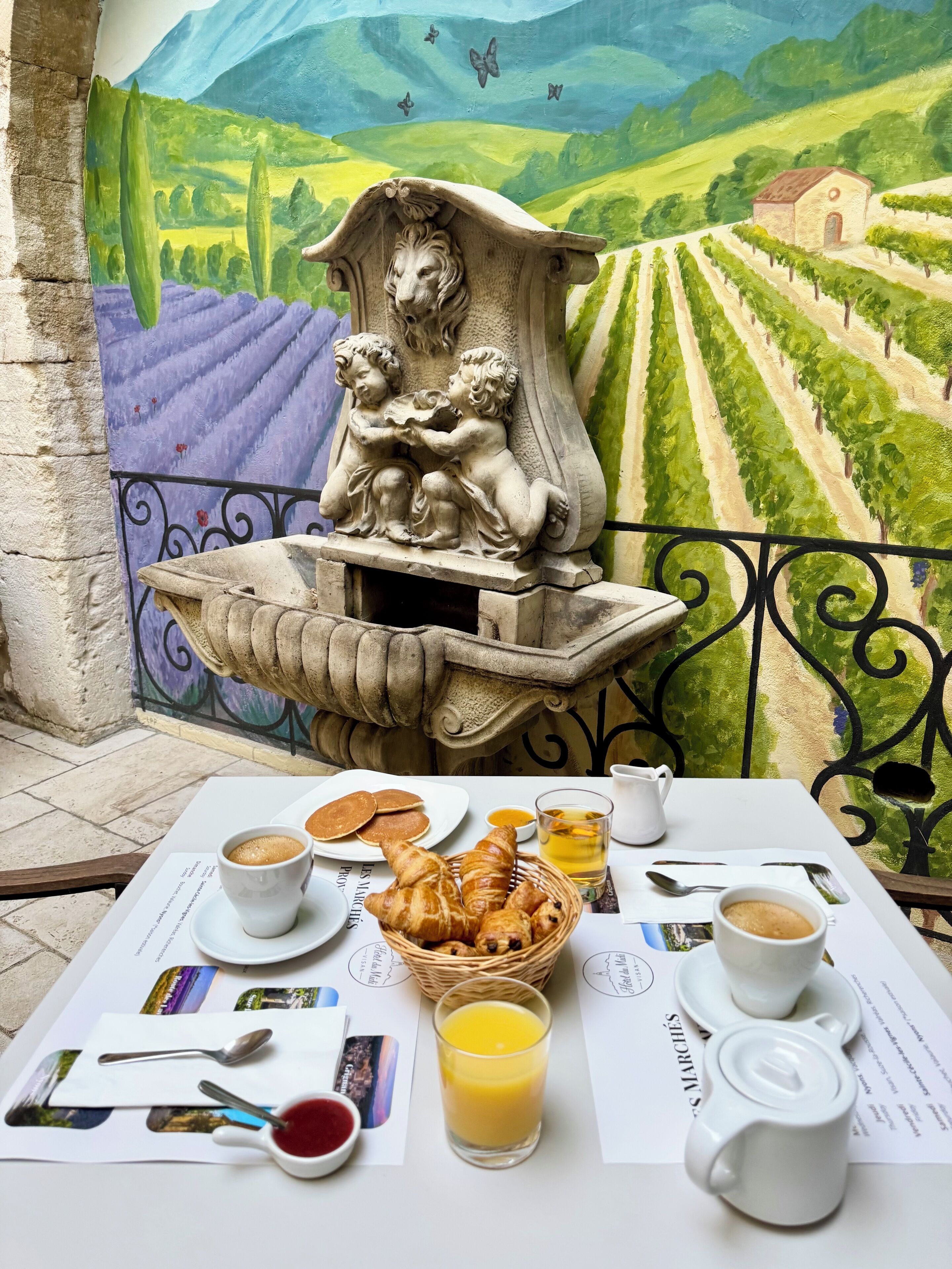 Daily full breakfast (EUR 12 per person)