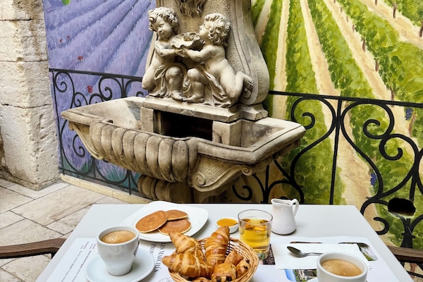 Komplett frukost varje dag (EUR 12 per person)