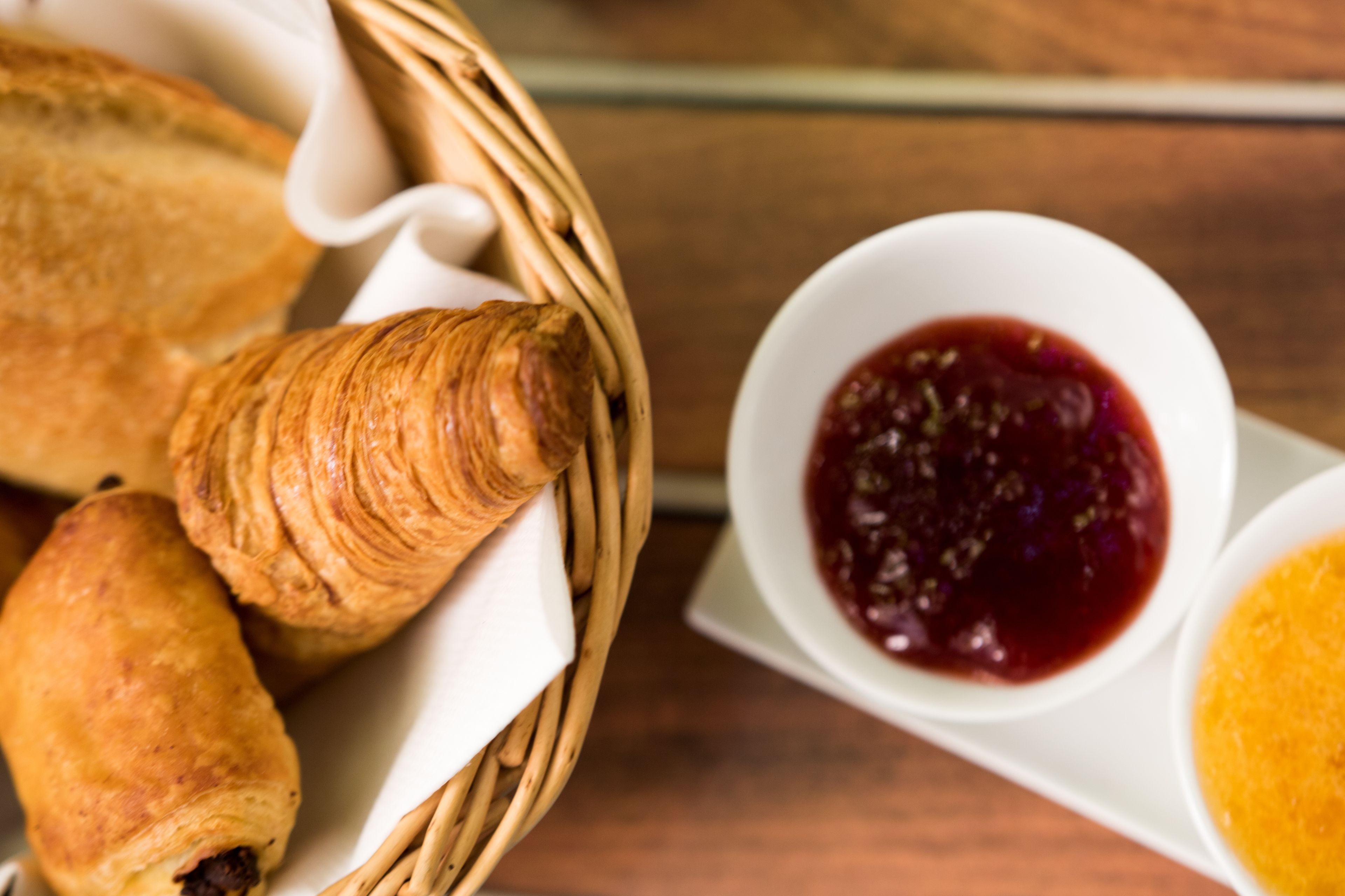 daily full breakfast (eur 12 per person)