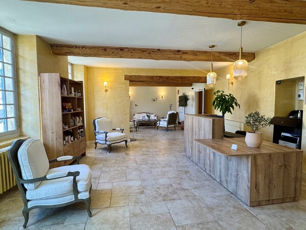 Reception - Hôtel du Midi (Visan)