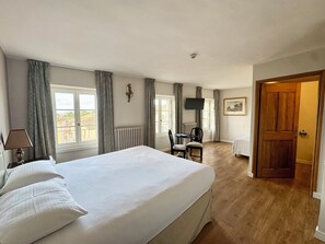 Superior Double Room, 1 Queen Bed | Desk, blackout drapes, iron/ironing board, free WiFi - Hôtel du Midi (Visan)
