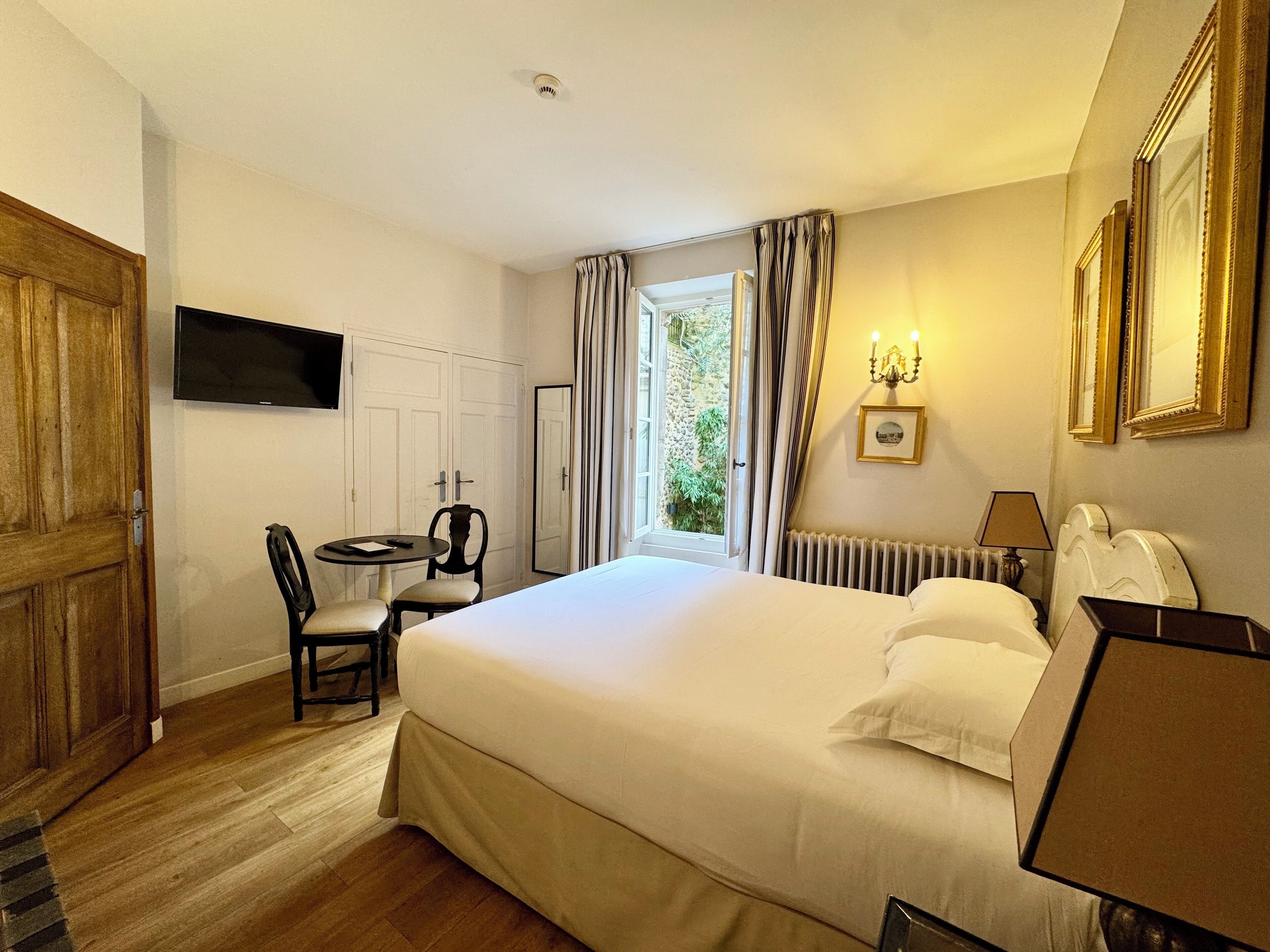 Classic-Doppelzimmer, 1 Queen-Bett | Schreibtisch, Verdunkelungsvorhänge, Bügeleisen/Bügelbrett