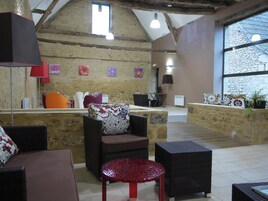 Televisión, mesa de ping pong