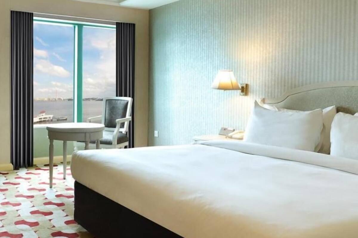 Minibar, in-room safe, desk, iron/ironing board