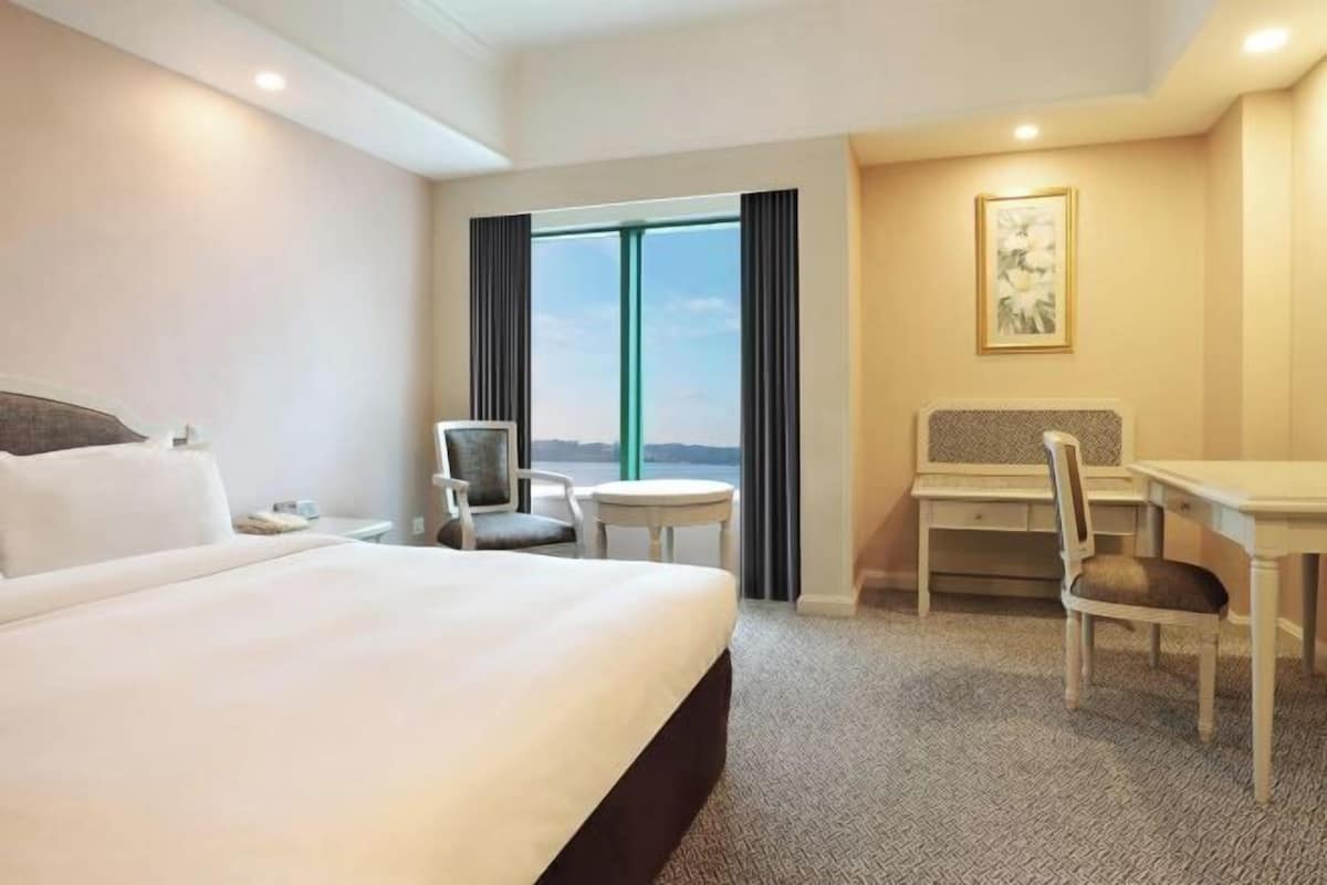 1 bedroom, minibar, in-room safe, desk