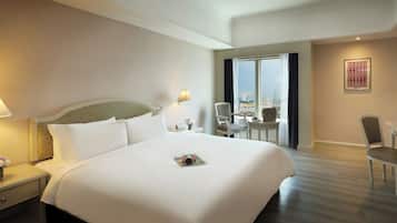 Minibar, in-room safe, desk, iron/ironing board