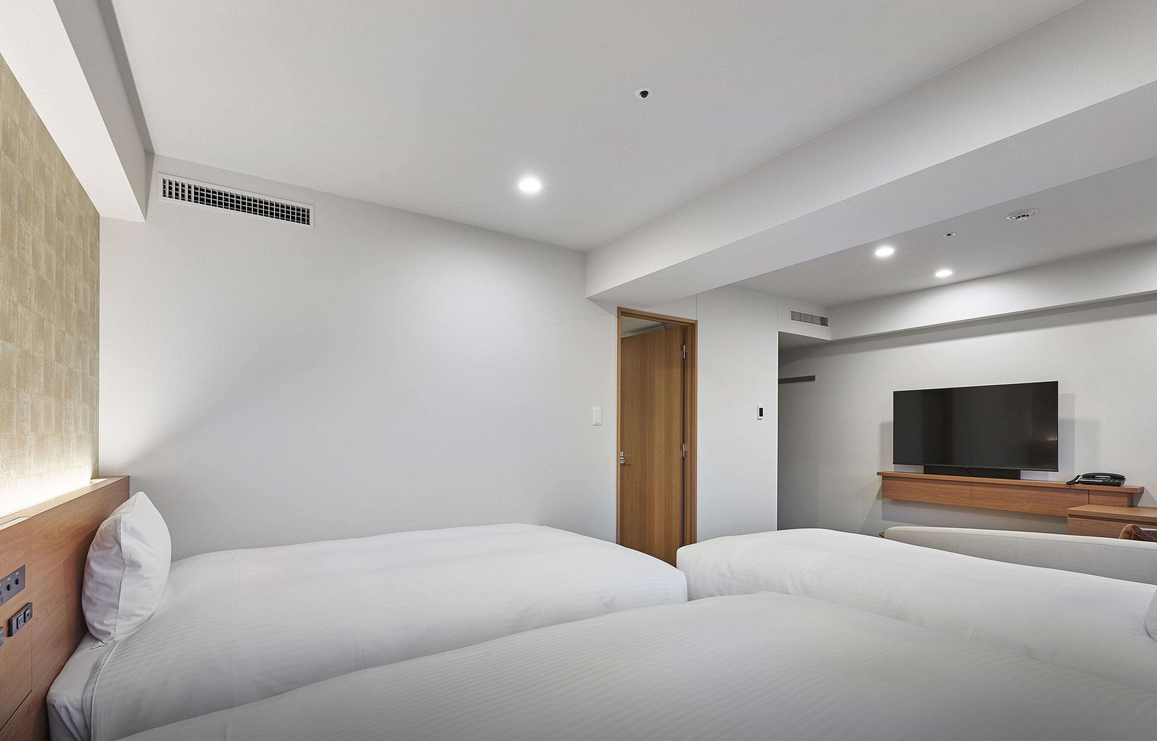 deluxe twin room, non smoking | down duvets, blackout curtains, soundproofing, iron/ironing board