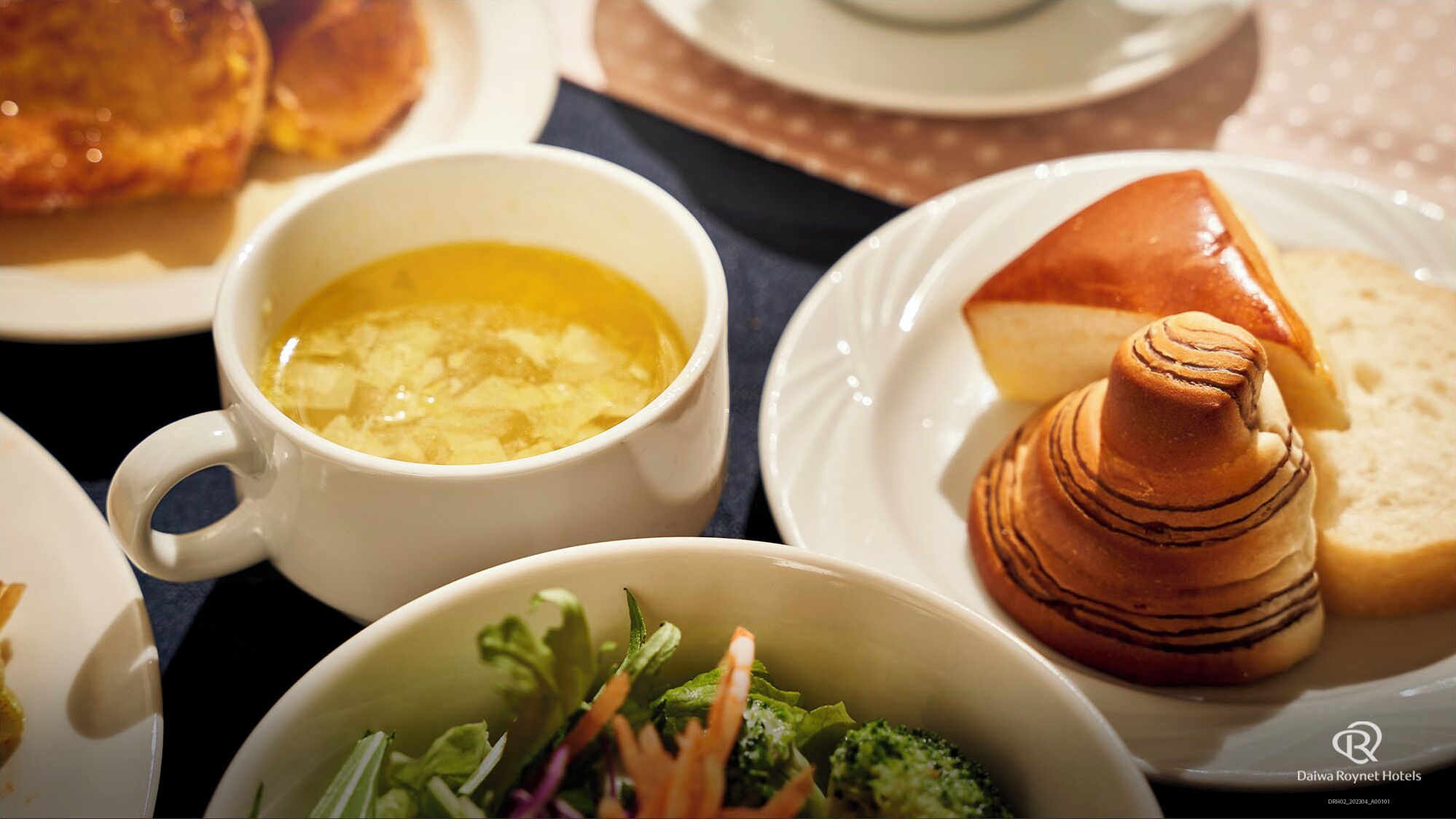 daily buffet breakfast (jpy 2200 per person)