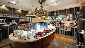 Desayuno buffet diario (JPY 2200 por persona)