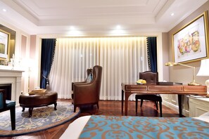 Living area - Jinjiang Metropolo Hotel Classiq, YMCA (Shanghai)