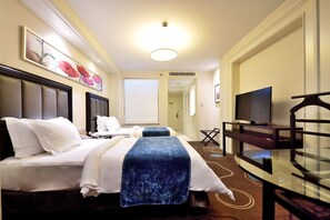 Kamar Twin, bathtub | Brankas, meja kerja, kedap suara, dan setrika/meja setrika