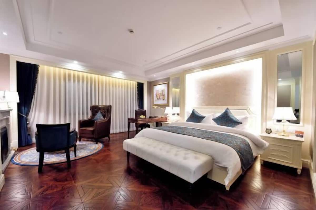 In-room safe, desk, soundproofing, iron/ironing board