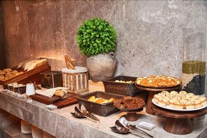 Buffet déjeuner servi tous les jours en supplément
