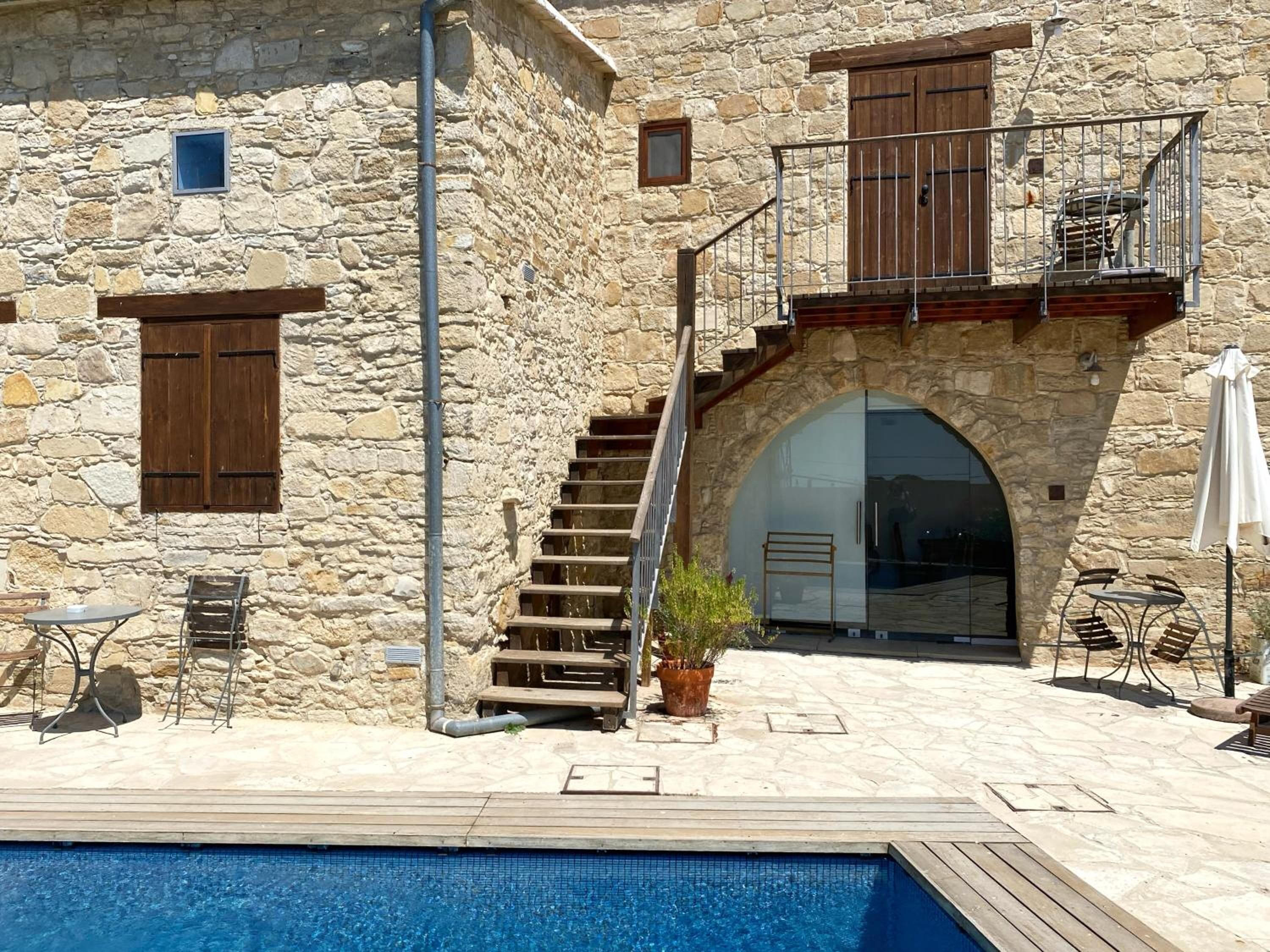 outdoor pool, pool umbrellas