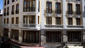 A multi-story hotel with balconies, large windows, and a classic architectural style. - Hotel Madrisol (Madrid)
