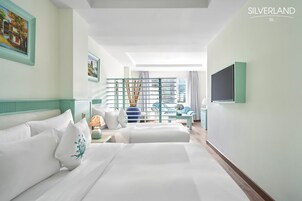 In-room safe, soundproofing, free WiFi, bed sheets