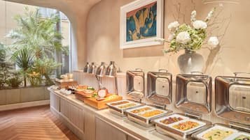 Desayuno buffet (VND 220000 por persona)