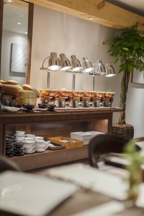 Daily continental breakfast for a fee - Silverland Min Hotel (Ho Chi Minh City)