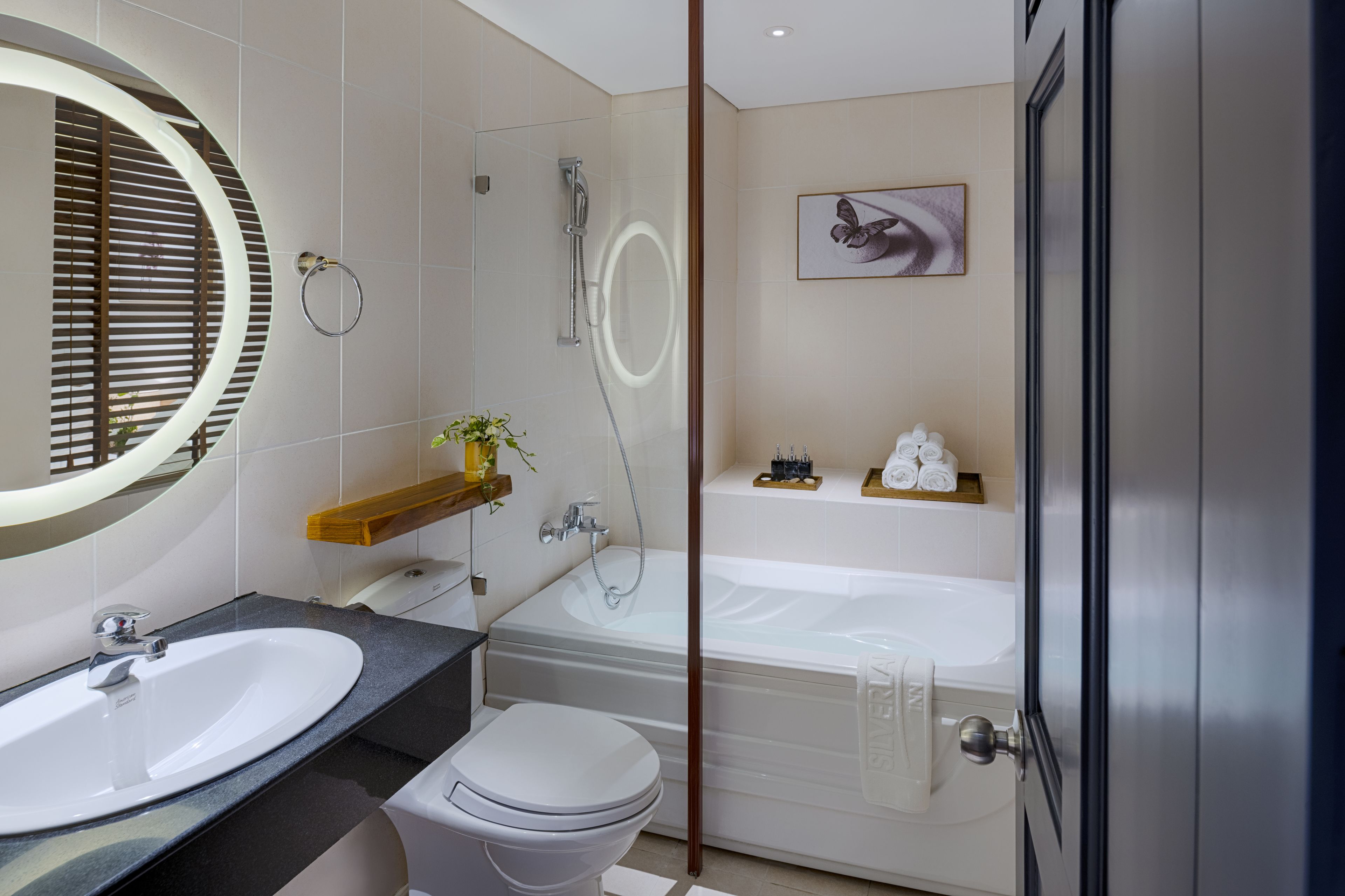 deluxe room, 1 double or 2 single beds | bathroom | combined shower/bathtub, hair dryer, bathrobes, slippers