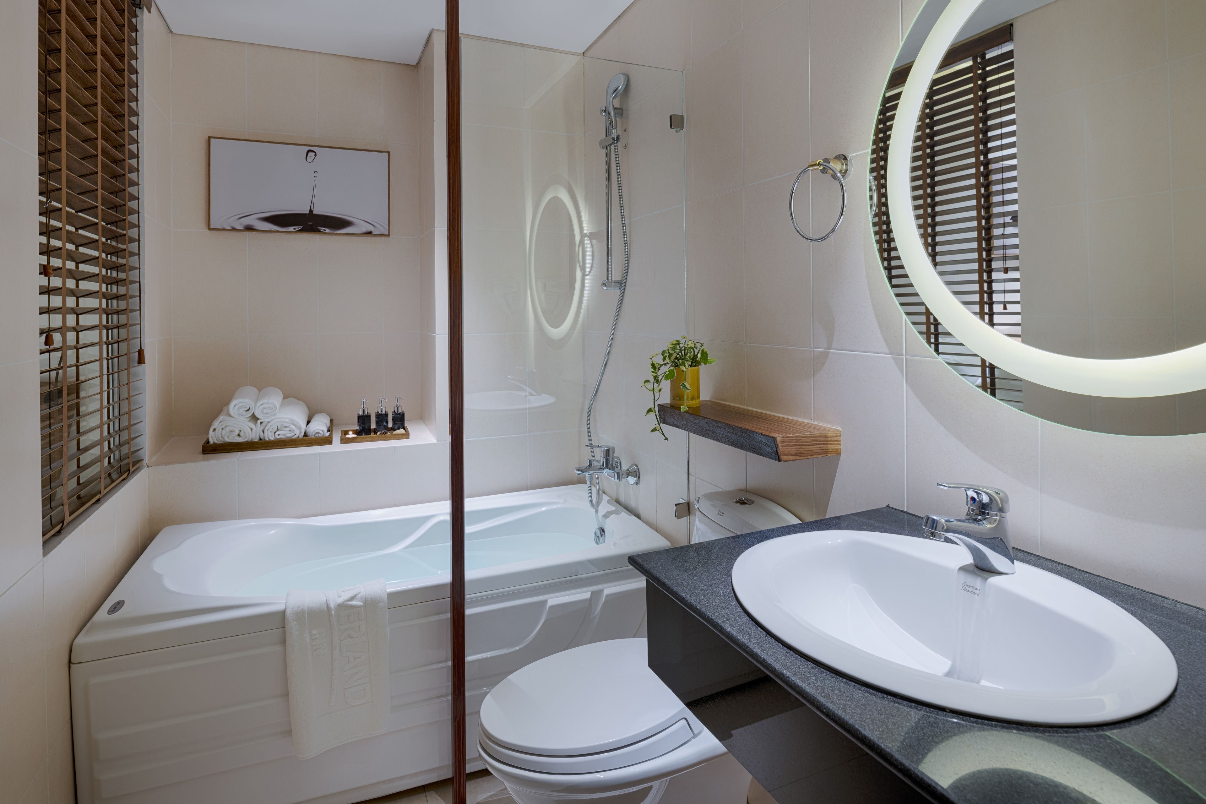 family suite | bathroom | combined shower/bathtub, hair dryer, bathrobes, slippers