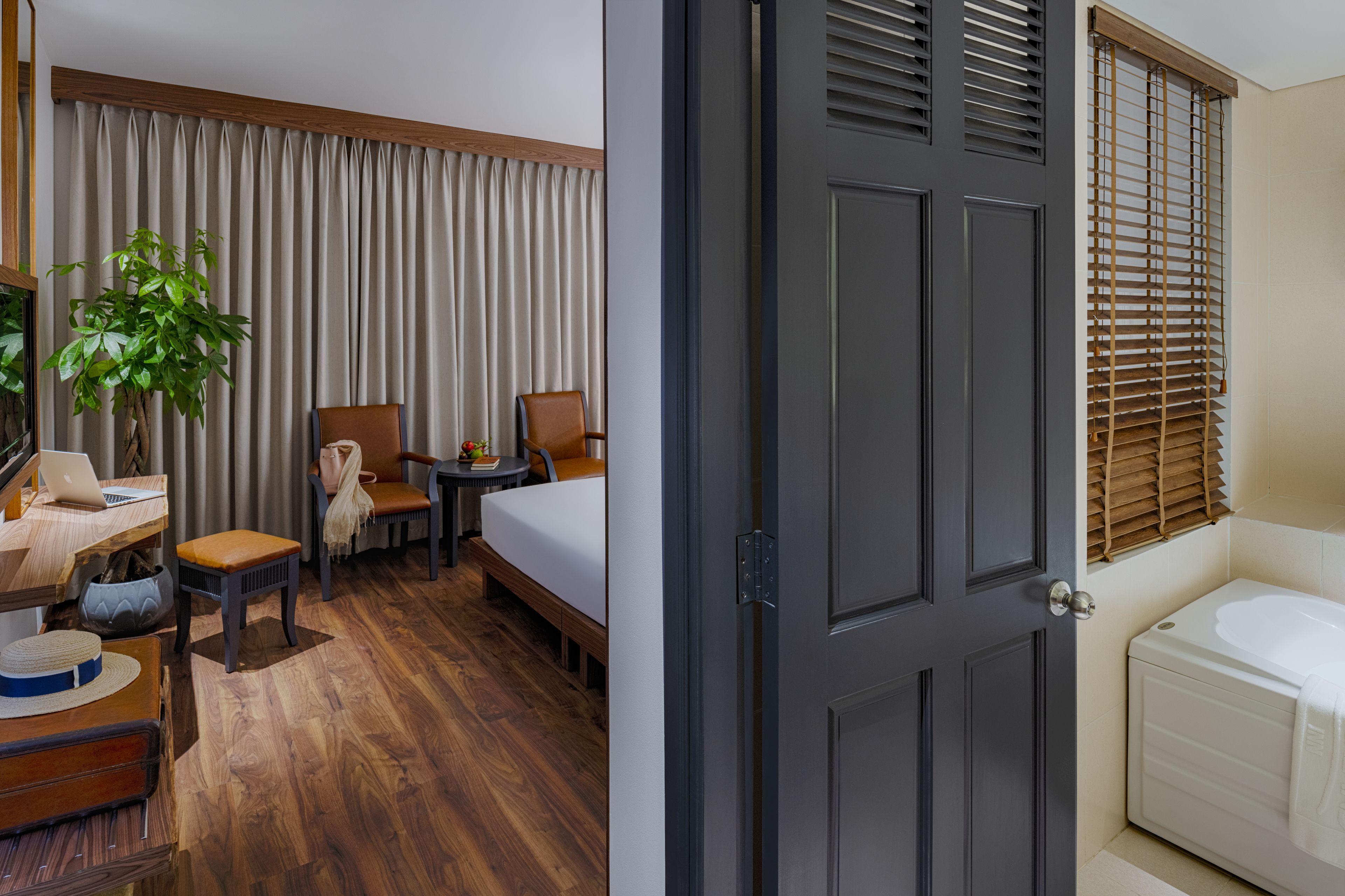 deluxe room, 1 double or 2 single beds | premium bedding, in-room safe, desk, free wifi