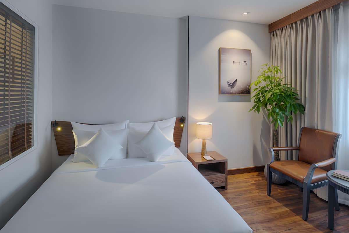 Premium kamer | Luxe beddengoed, een kluis op de kamer, een bureau, gratis wifi