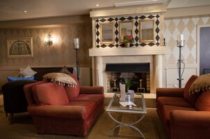 2 bares, bar junto a la piscina