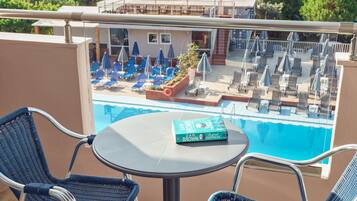 Kamar Double (Stylish) | 1 kamar tidur, minibar, brankas, dan didekorasi berbeda-beda