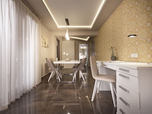 Suíte real | 1 quarto, frigobar, cofres nos quartos, individualmente decorados